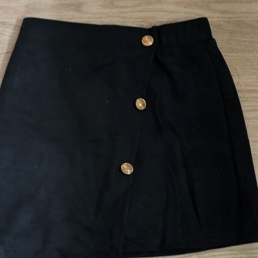 Elegant Black Skirt with Gold Buttons - Picture 2 of 4